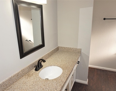 2727 Tinechester Drive - Photo Thumbnail 19