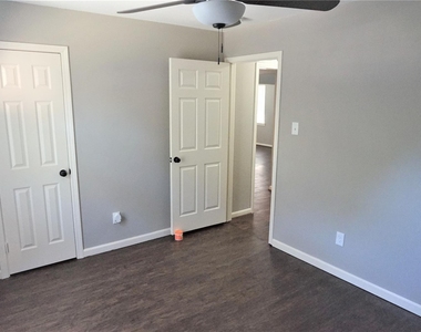 2727 Tinechester Drive - Photo Thumbnail 23