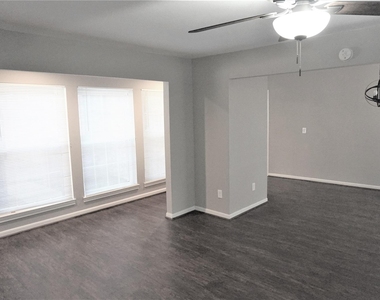 2727 Tinechester Drive - Photo Thumbnail 9