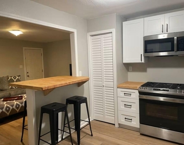 421 Perkins Avenue - Photo Thumbnail 3