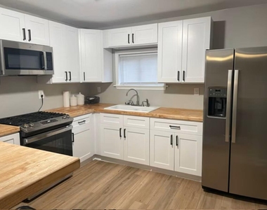 421 Perkins Avenue - Photo Thumbnail 2