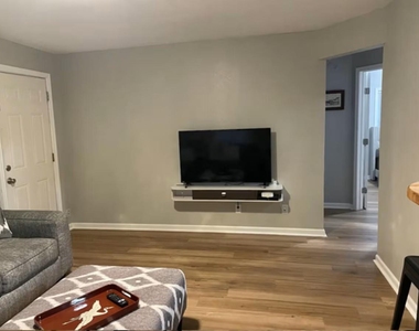 421 Perkins Avenue - Photo Thumbnail 1