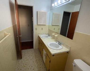 304 Darrow Avenue - Photo Thumbnail 15