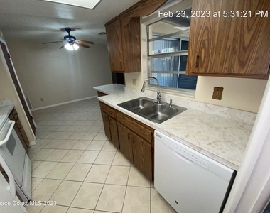 304 Darrow Avenue - Photo Thumbnail 4