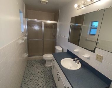 304 Darrow Avenue - Photo Thumbnail 24