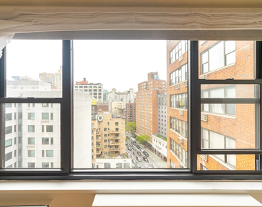 Fourth Avenue - Photo Thumbnail 6