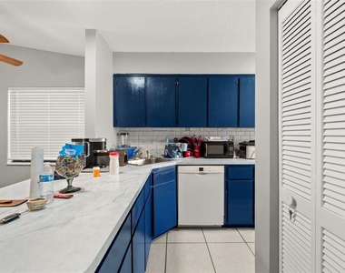 7124 Barclay Avenue - Photo Thumbnail 7