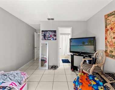7124 Barclay Avenue - Photo Thumbnail 15