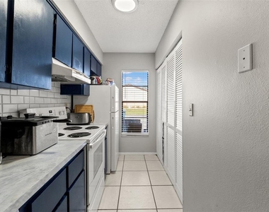7124 Barclay Avenue - Photo Thumbnail 8