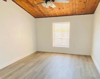 534 Plaza Seville Court - Photo Thumbnail 20