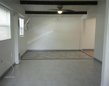 1060 65th Street S - Photo Thumbnail 4