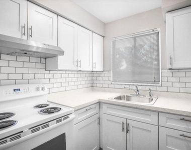 5991 Fairfield Avenue S - Photo Thumbnail 4