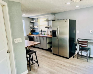 3405 Wilson Drive - Photo Thumbnail 6
