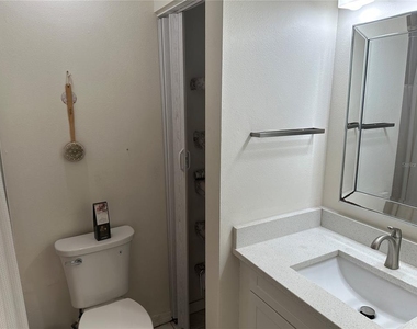 10444 Saint Tropez Place - Photo Thumbnail 17