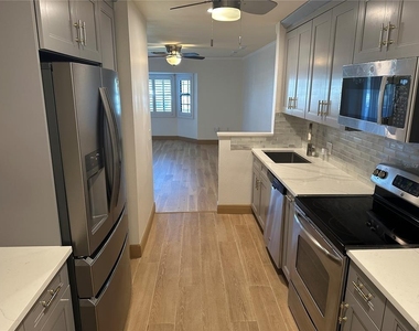 10444 Saint Tropez Place - Photo Thumbnail 5