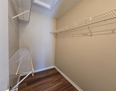 11582 Westwood Boulevard - Photo Thumbnail 15