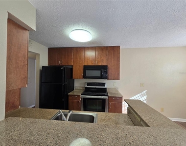 11582 Westwood Boulevard - Photo Thumbnail 5