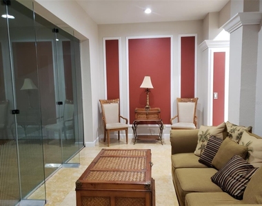 11582 Westwood Boulevard - Photo Thumbnail 27