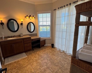 323 Ocean Crest Drive - Photo Thumbnail 7