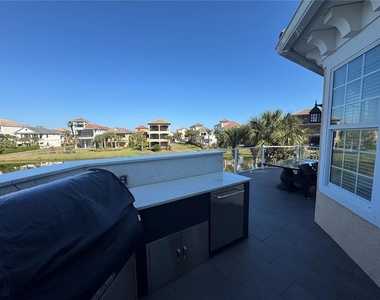 323 Ocean Crest Drive - Photo Thumbnail 18