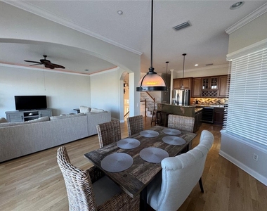 323 Ocean Crest Drive - Photo Thumbnail 2