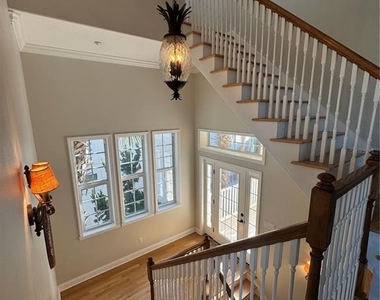 323 Ocean Crest Drive - Photo Thumbnail 4