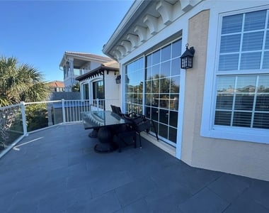 323 Ocean Crest Drive - Photo Thumbnail 17
