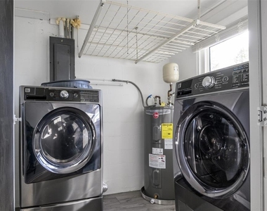 927 W Olympia Avenue - Photo Thumbnail 31