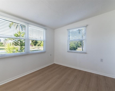927 W Olympia Avenue - Photo Thumbnail 12