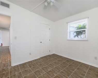 927 W Olympia Avenue - Photo Thumbnail 30