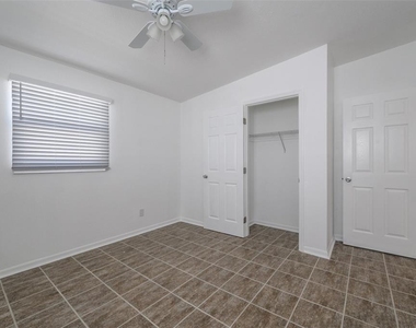 927 W Olympia Avenue - Photo Thumbnail 28