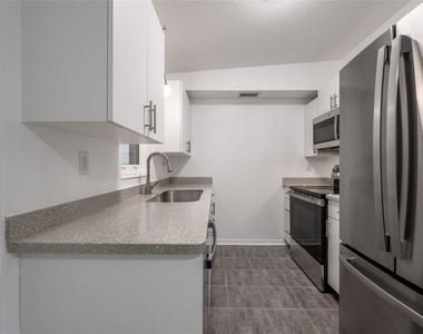 927 W Olympia Avenue - Photo Thumbnail 16