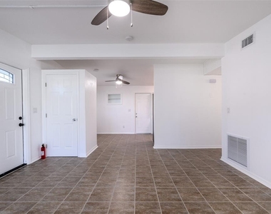 927 W Olympia Avenue - Photo Thumbnail 6