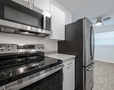 927 W Olympia Avenue - Photo Thumbnail 19
