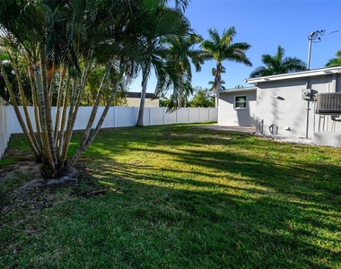 927 W Olympia Avenue - Photo Thumbnail 2