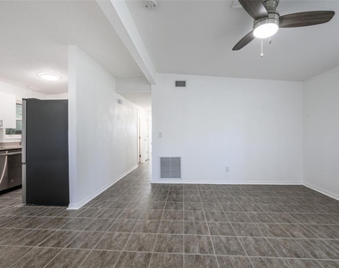 927 W Olympia Avenue - Photo Thumbnail 9