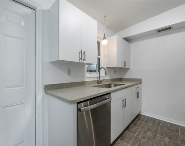 927 W Olympia Avenue - Photo Thumbnail 18