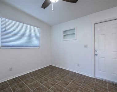 927 W Olympia Avenue - Photo Thumbnail 14