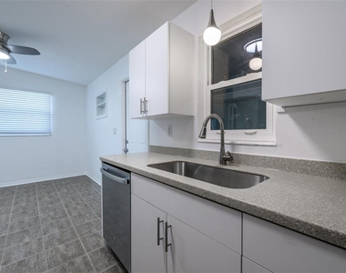 927 W Olympia Avenue - Photo Thumbnail 20