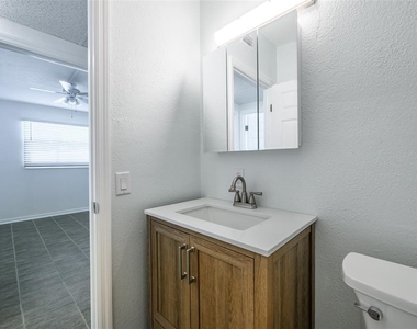 927 W Olympia Avenue - Photo Thumbnail 25