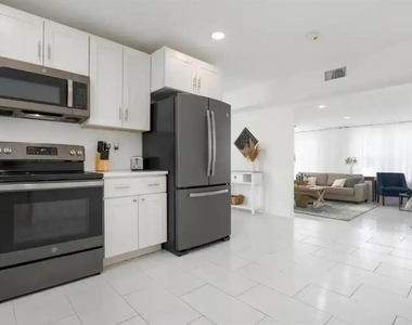 2539 Trinidad Street - Photo Thumbnail 21