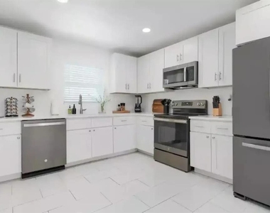 2539 Trinidad Street - Photo Thumbnail 6