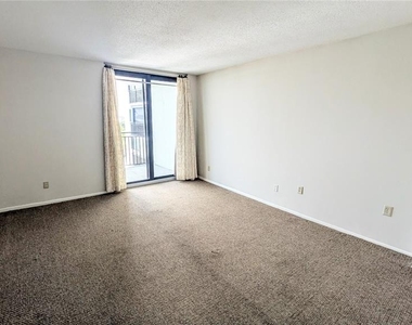 4822 Ocean Boulevard - Photo Thumbnail 24