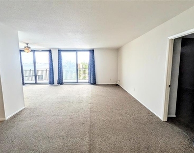 4822 Ocean Boulevard - Photo Thumbnail 4