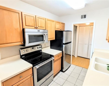 4822 Ocean Boulevard - Photo Thumbnail 9