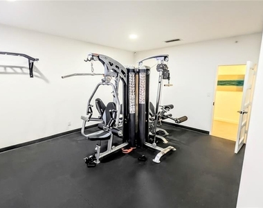 4822 Ocean Boulevard - Photo Thumbnail 37