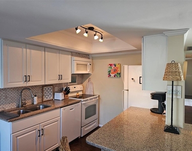 6147 43rd Street W - Photo Thumbnail 8