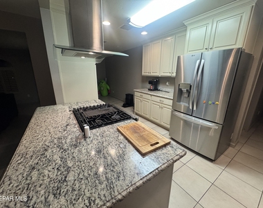 6437 Dawn Drive - Photo Thumbnail 4