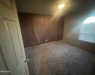 6437 Dawn Drive - Photo Thumbnail 11