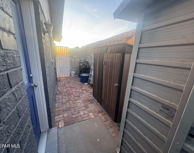 6437 Dawn Drive - Photo Thumbnail 9